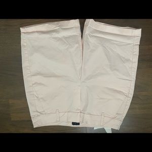 Light pink short